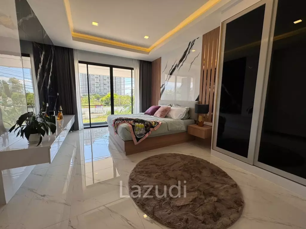 6 Beds 7 Baths 540 SQ.M. Eakmongkol Village 2