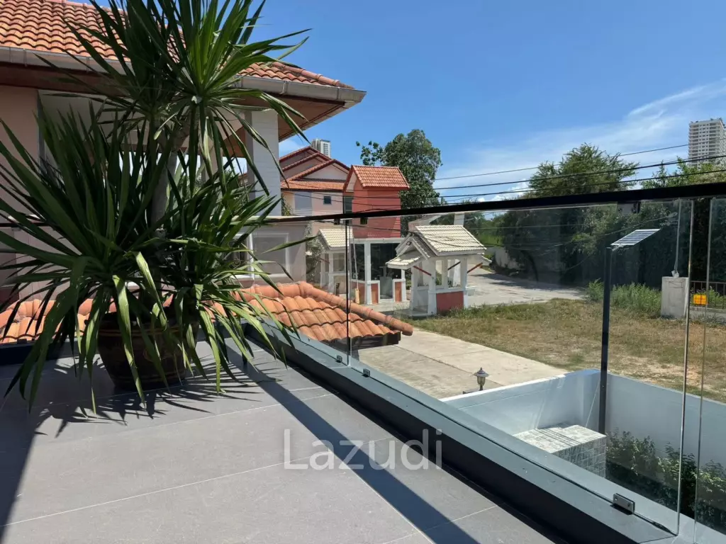 6 Beds 7 Baths 540 SQ.M. Eakmongkol Village 2