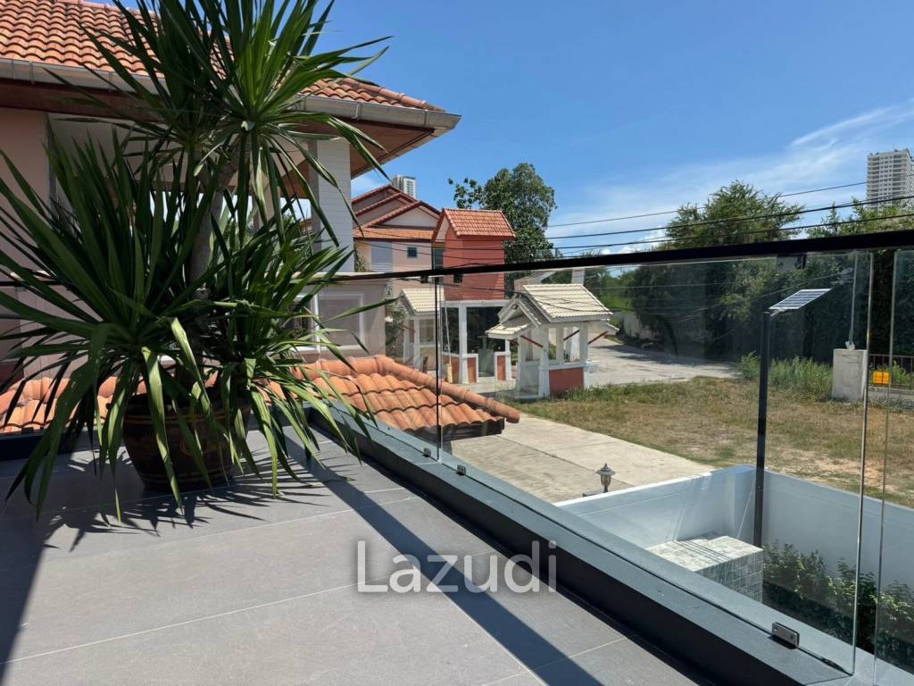 6 Beds 7 Baths 540 SQ.M. Eakmongkol Village 2