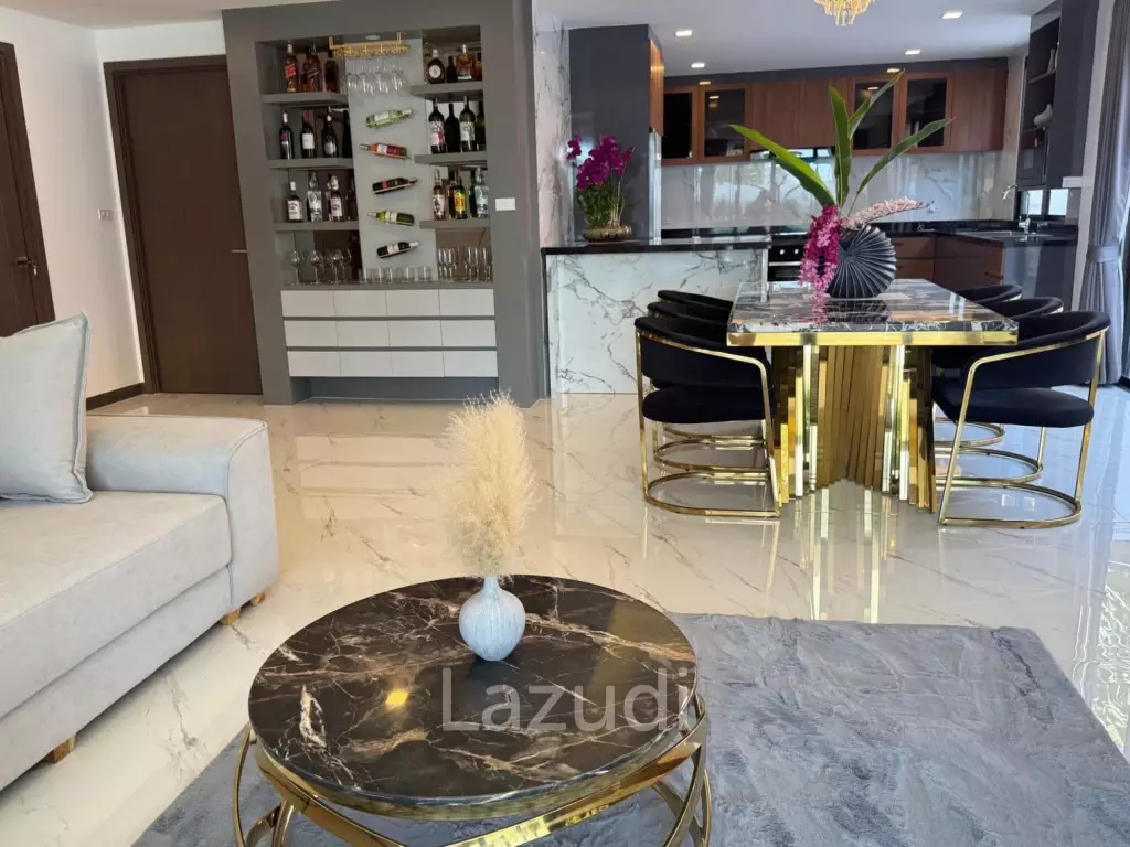 6 Beds 7 Baths 540 SQ.M. Eakmongkol Village 2
