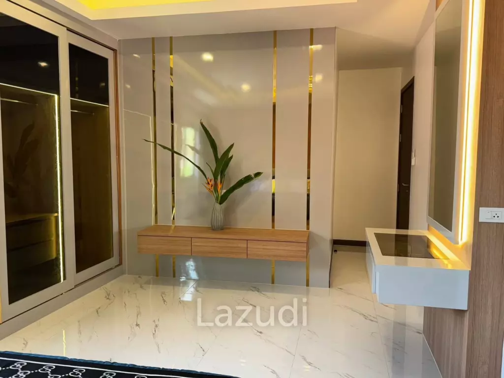 6 Beds 7 Baths 540 SQ.M. Eakmongkol Village 2