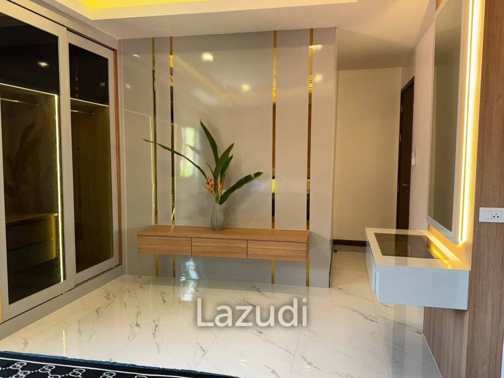 6 Beds 7 Baths 540 SQ.M. Eakmongkol Village 2