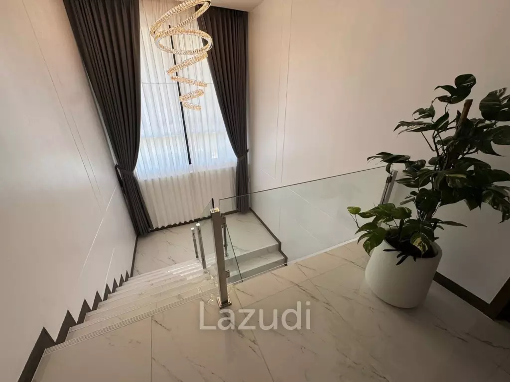 6 Beds 7 Baths 540 SQ.M. Eakmongkol Village 2
