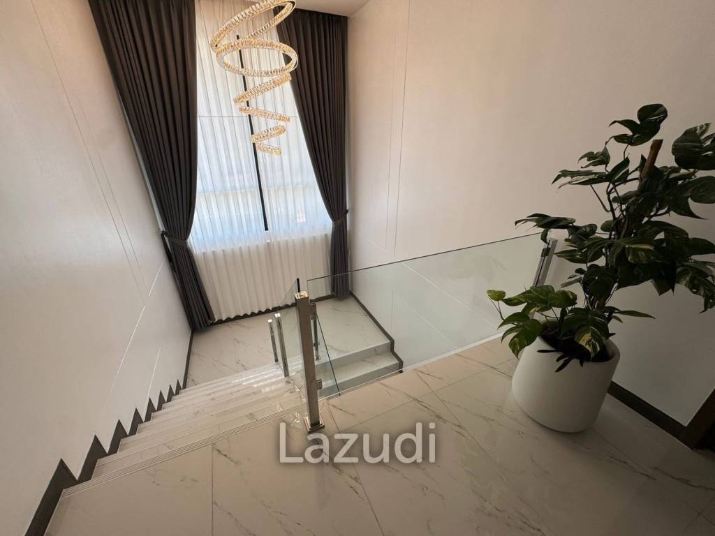 6 Beds 7 Baths 540 SQ.M. Eakmongkol Village 2