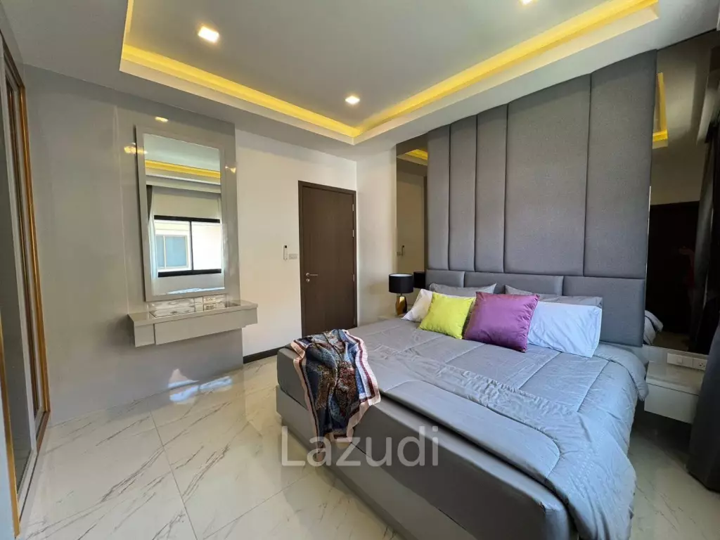 6 Beds 7 Baths 540 SQ.M. Eakmongkol Village 2