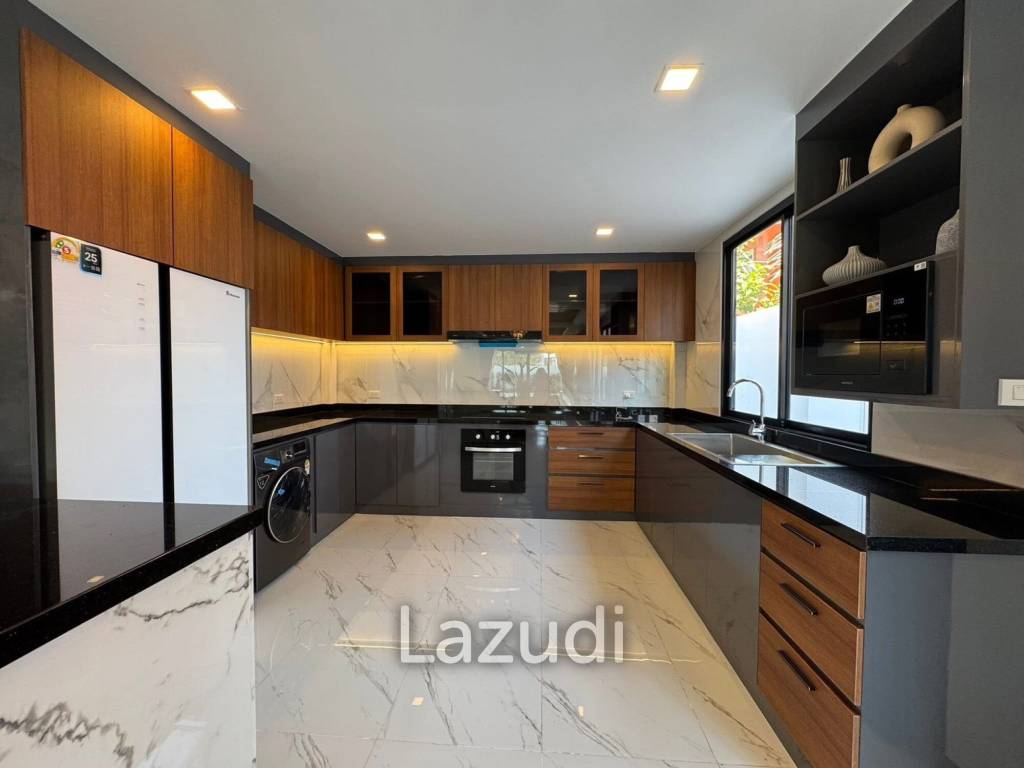 6 Beds 7 Baths 540 SQ.M. Eakmongkol Village 2