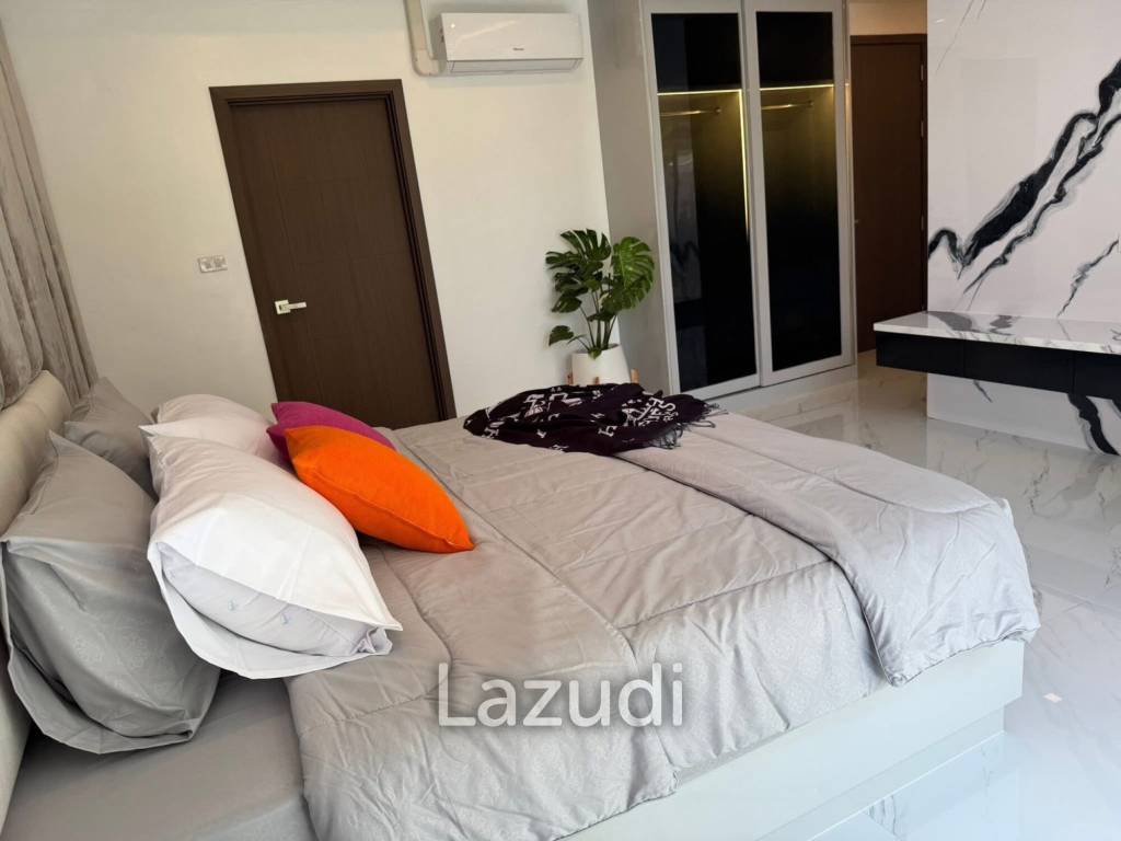 6 Beds 7 Baths 540 SQ.M. Eakmongkol Village 2