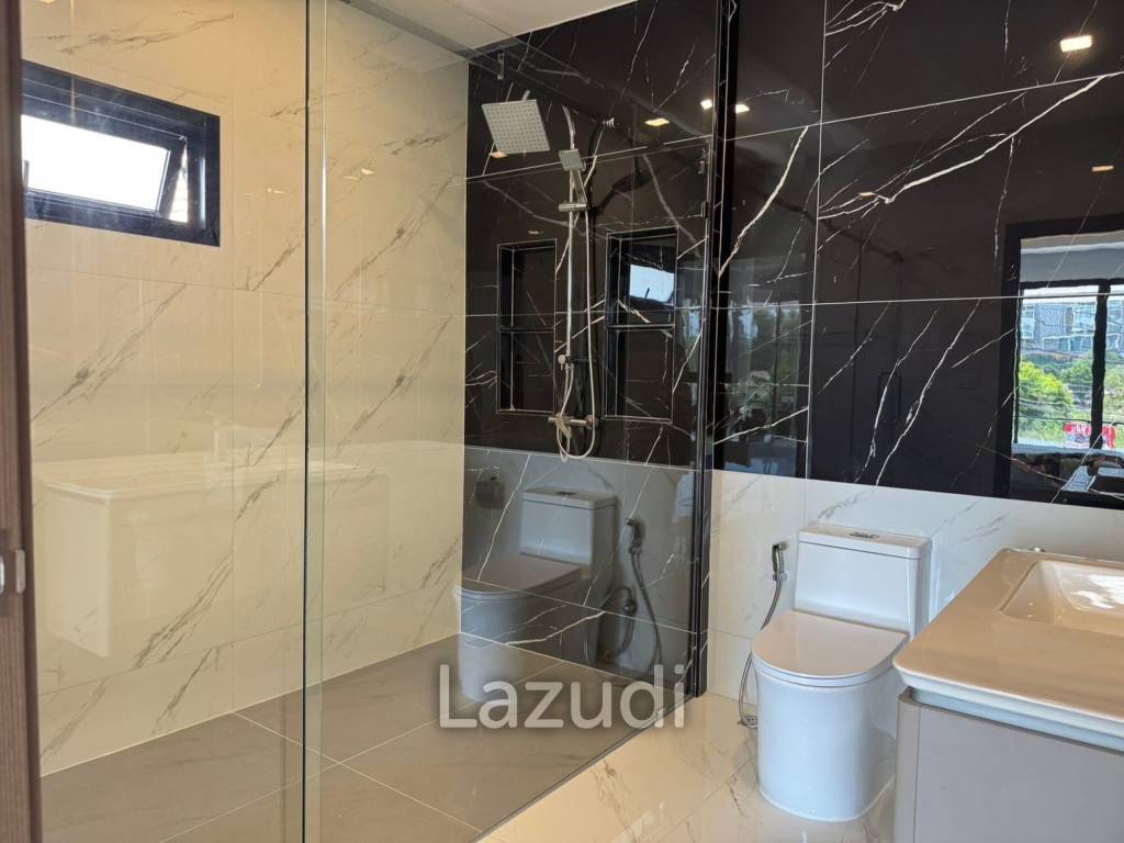 6 Beds 7 Baths 540 SQ.M. Eakmongkol Village 2
