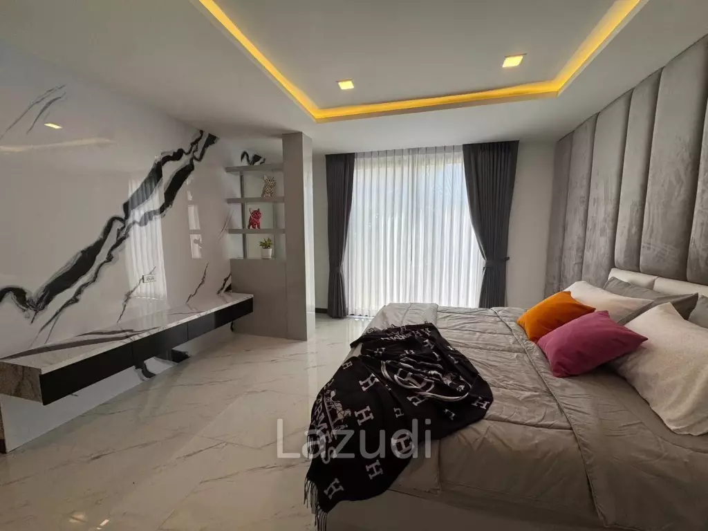 6 Beds 7 Baths 540 SQ.M. Eakmongkol Village 2