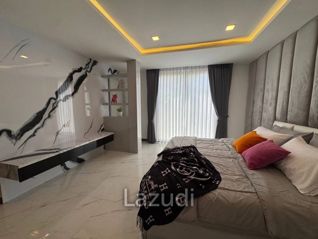 6 Beds 7 Baths 540 SQ.M. Eakmongkol Village 2