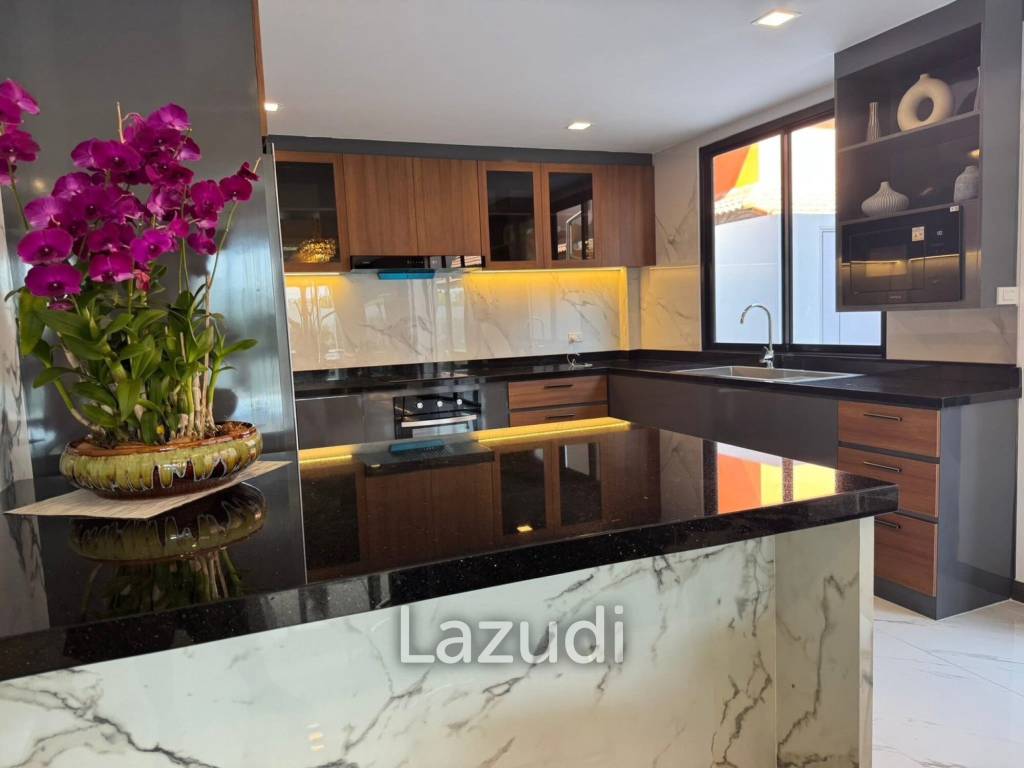 6 Beds 7 Baths 540 SQ.M. Eakmongkol Village 2