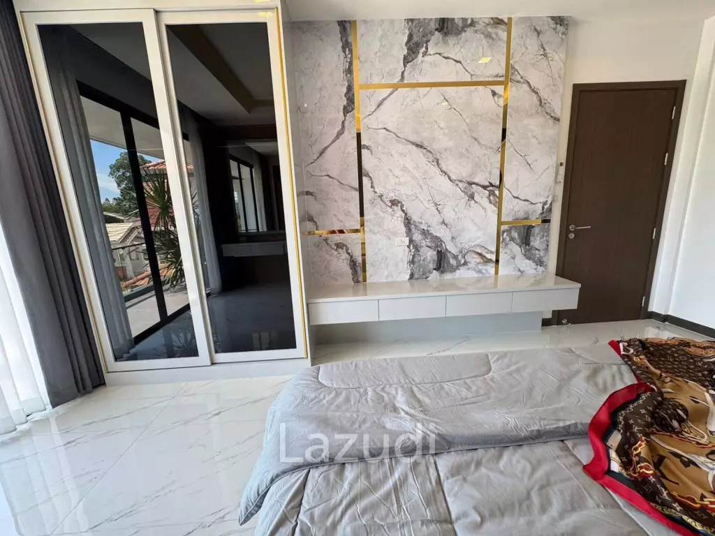 6 Beds 7 Baths 540 SQ.M. Eakmongkol Village 2