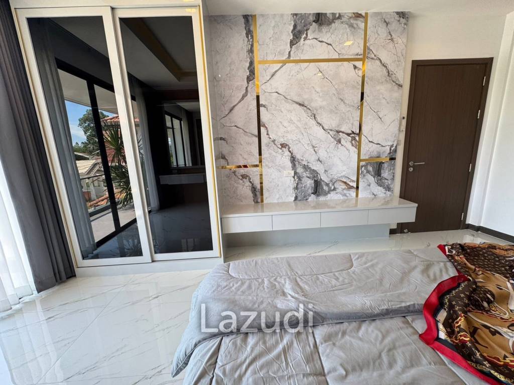6 Beds 7 Baths 540 SQ.M. Eakmongkol Village 2