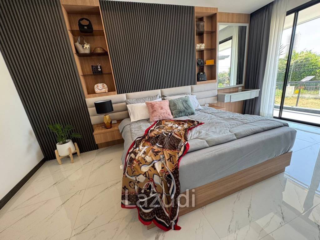 6 Beds 7 Baths 540 SQ.M. Eakmongkol Village 2