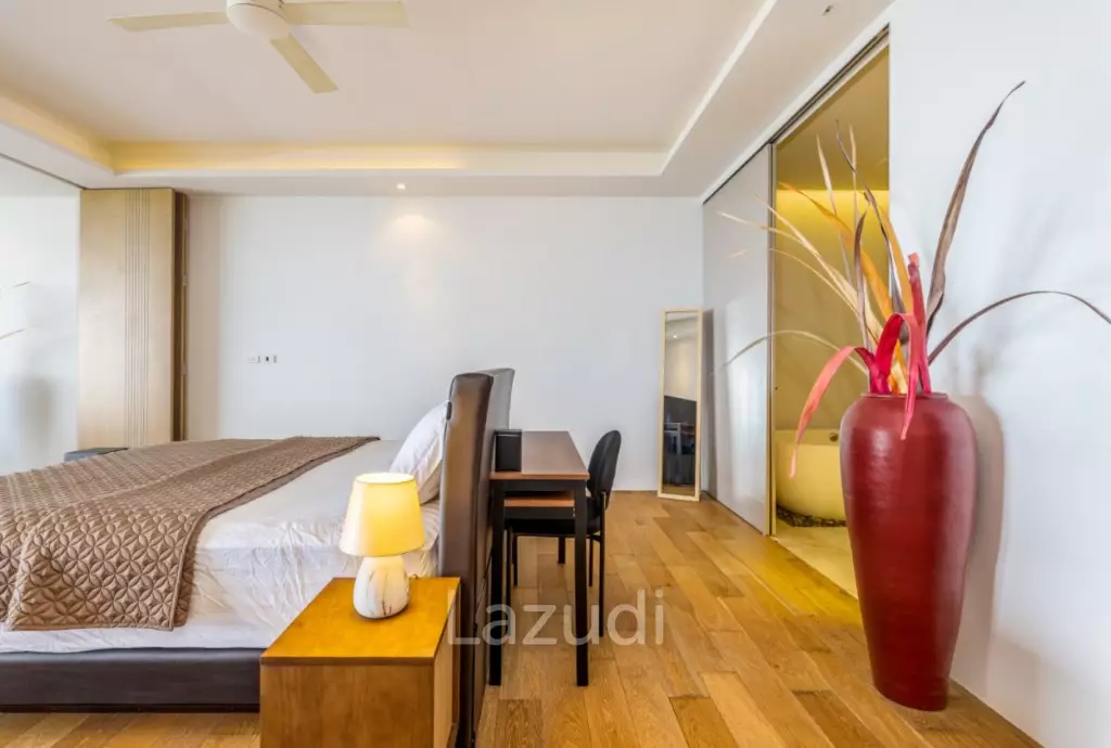 Large Seaview Apartment With Private Pool