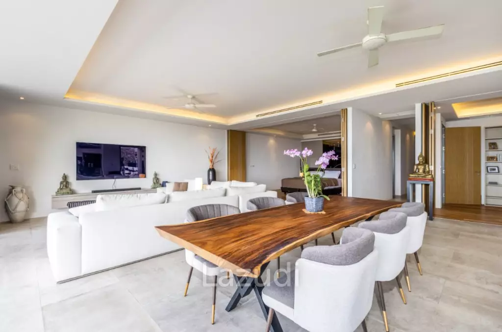 Large Seaview Apartment With Private Pool