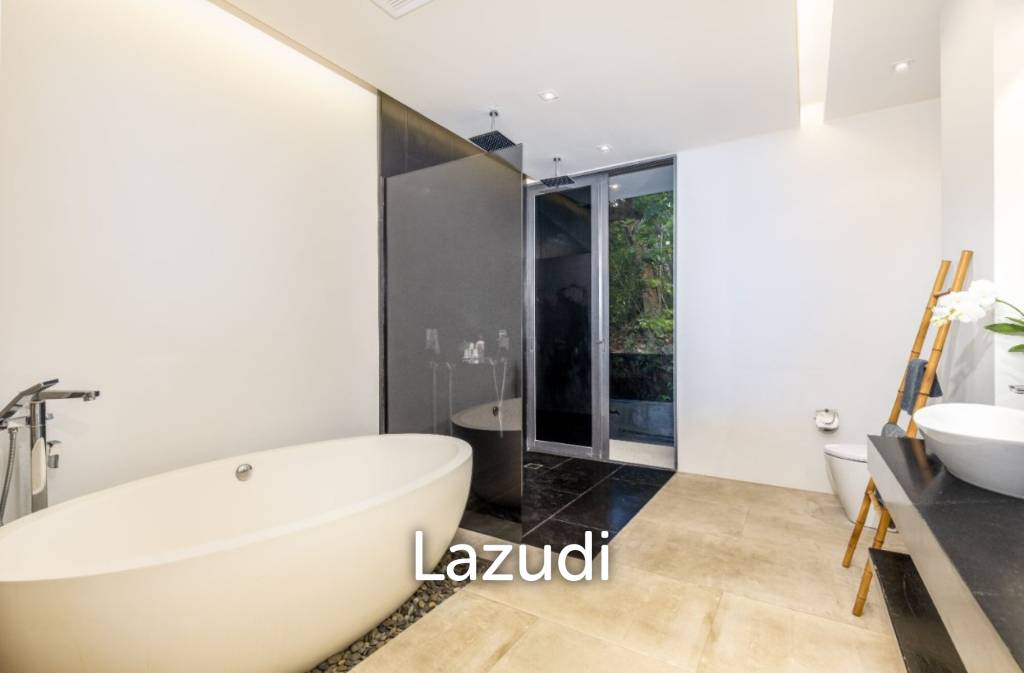 Large Seaview Apartment With Private Pool