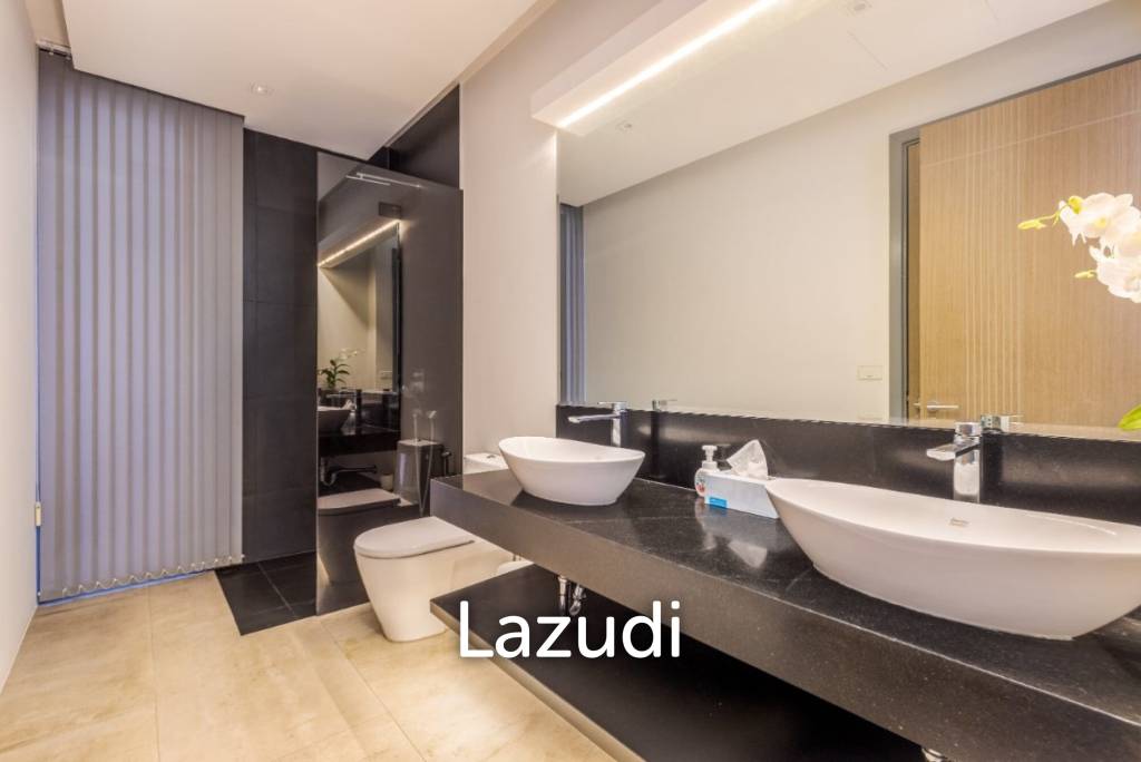 Large Seaview Apartment With Private Pool
