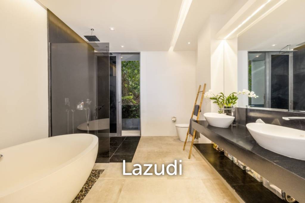 Large Seaview Apartment With Private Pool