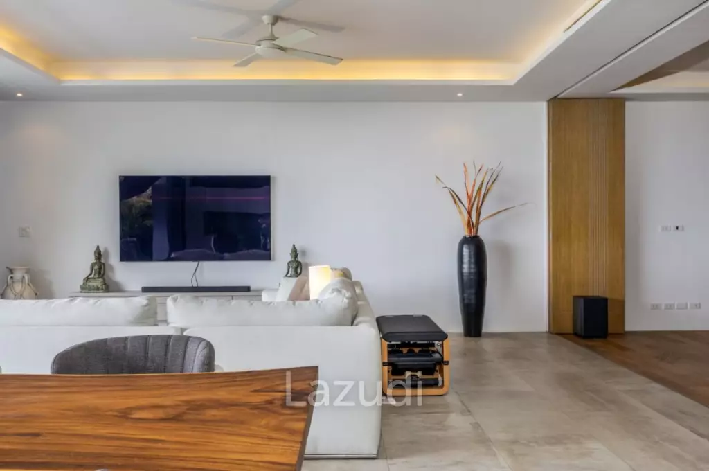 Large Seaview Apartment With Private Pool