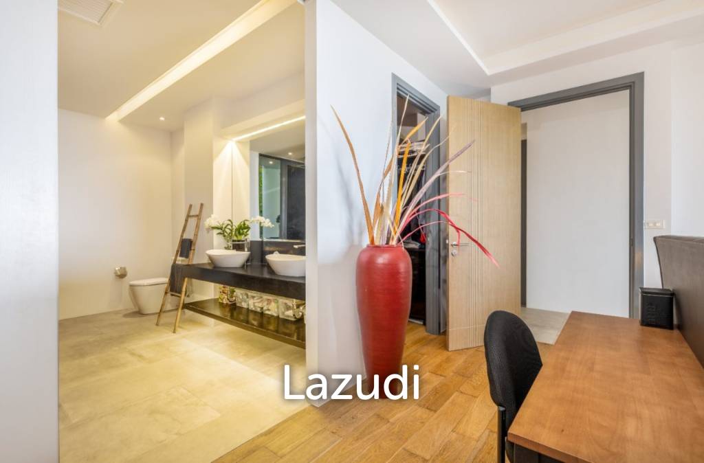 Large Seaview Apartment With Private Pool
