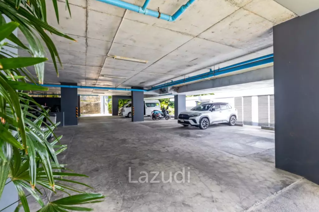 Large Seaview Apartment With Private Pool