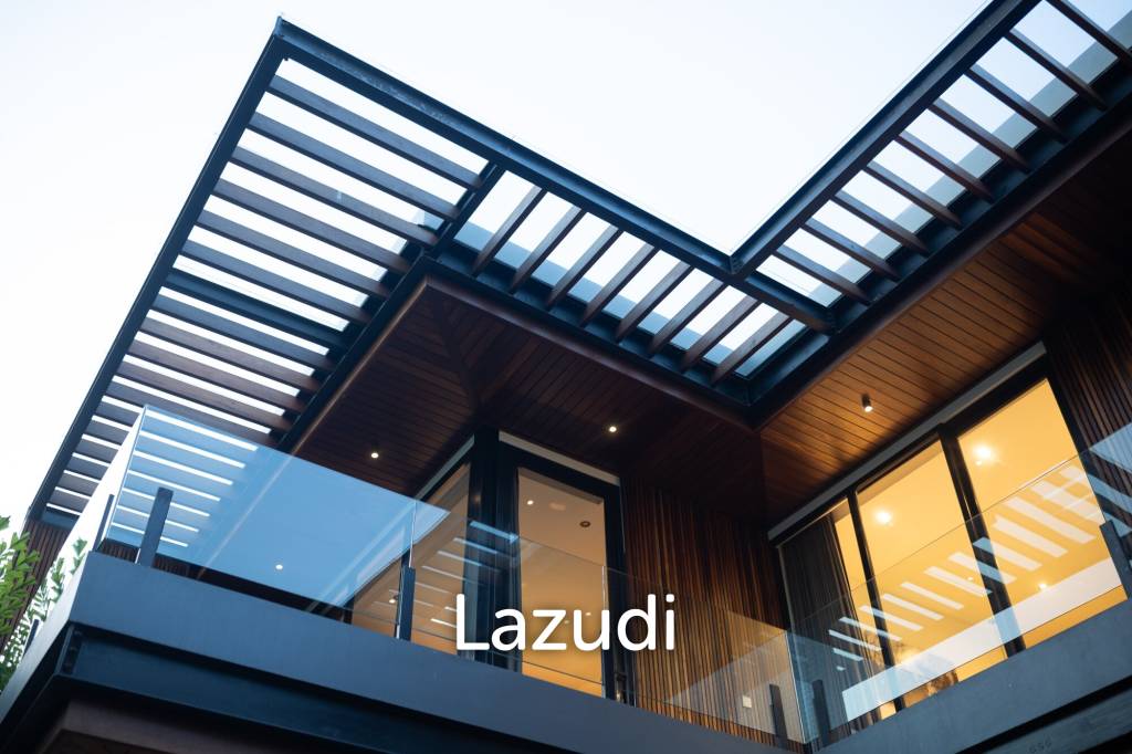 Stunning 5-Bedroom masterpiece 200m from the beach