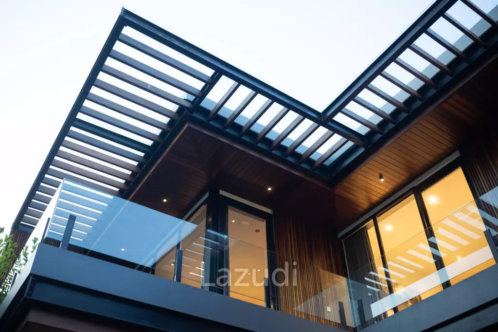 Stunning 5-Bedroom masterpiece 200m from the beach