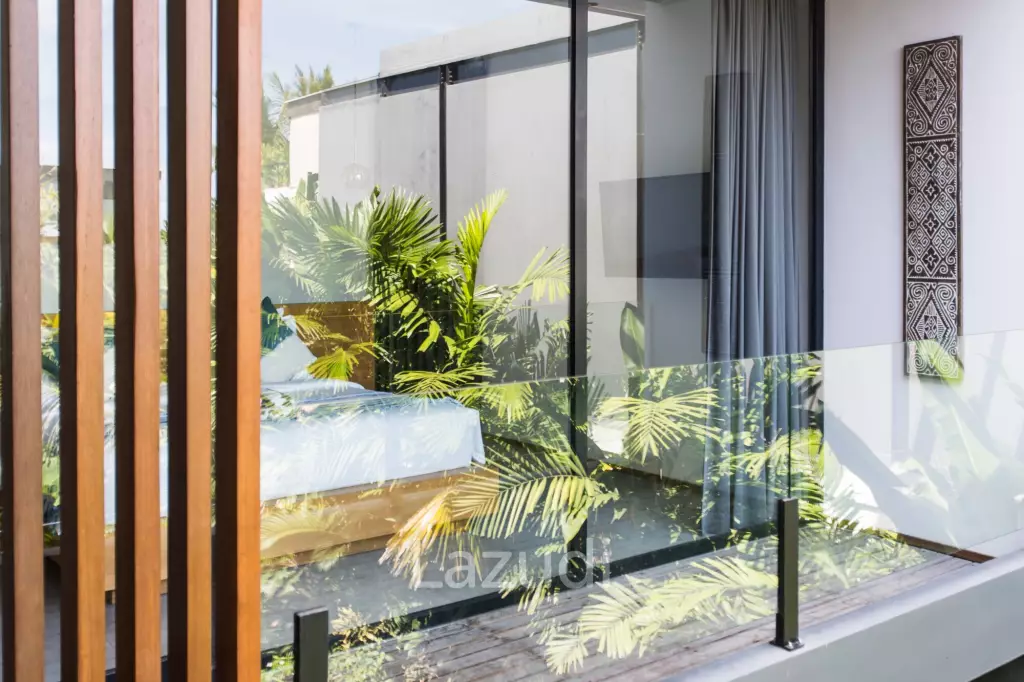 Stunning 5-Bedroom masterpiece 200m from the beach