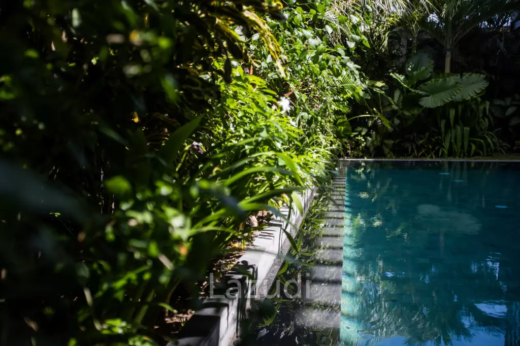 Stunning 5-Bedroom masterpiece 200m from the beach