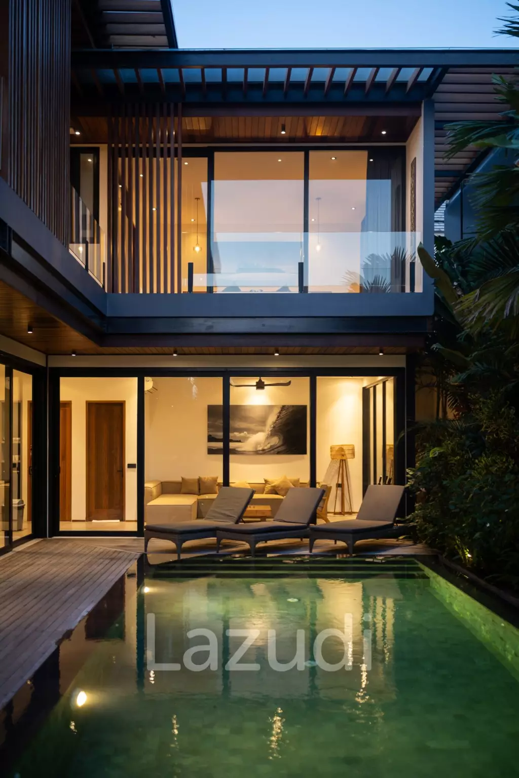 Stunning 5-Bedroom masterpiece 200m from the beach