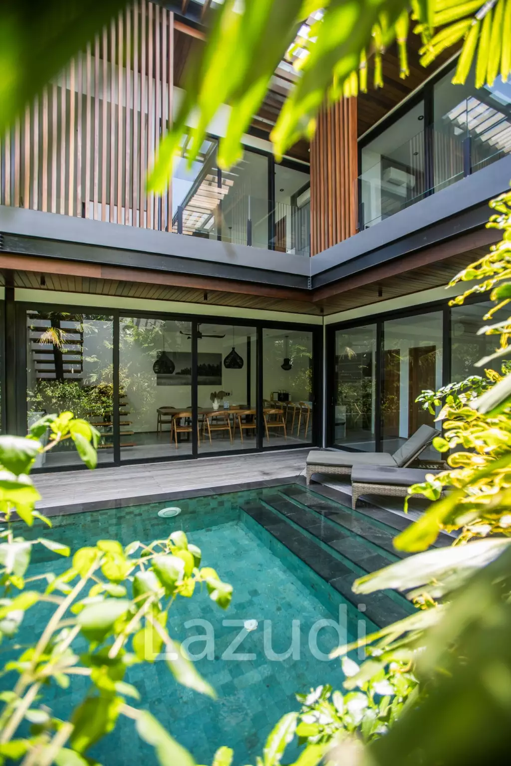 Stunning 5-Bedroom masterpiece 200m from the beach