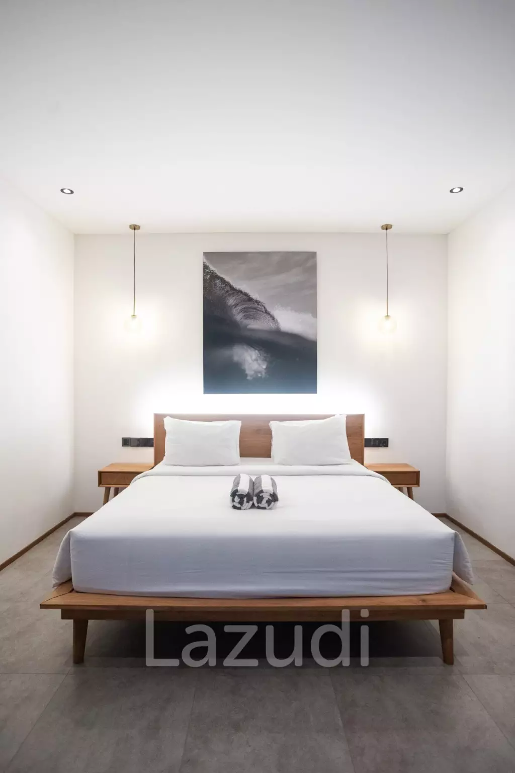 Stunning 5-Bedroom masterpiece 200m from the beach