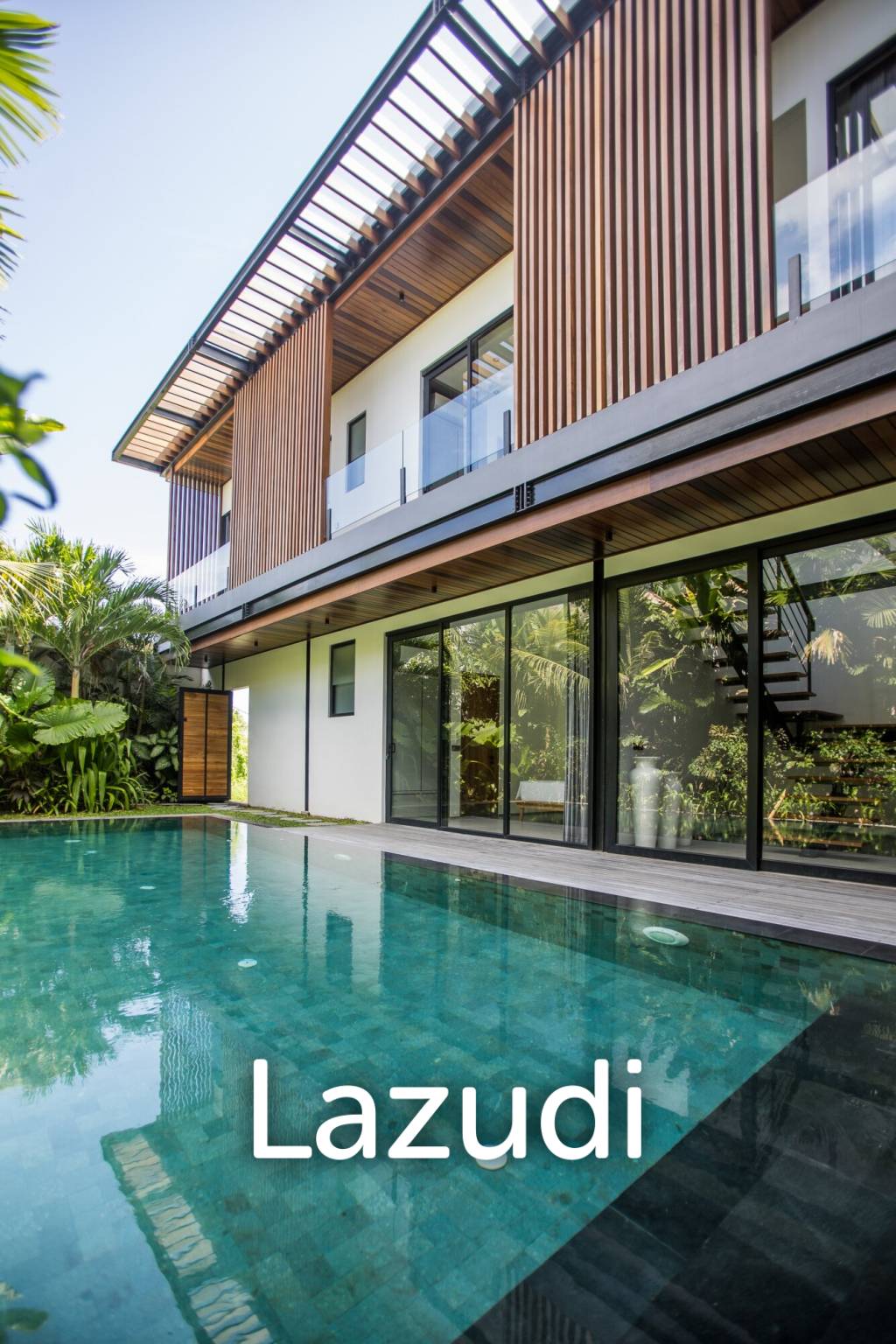 Stunning 5-Bedroom masterpiece 200m from the beach