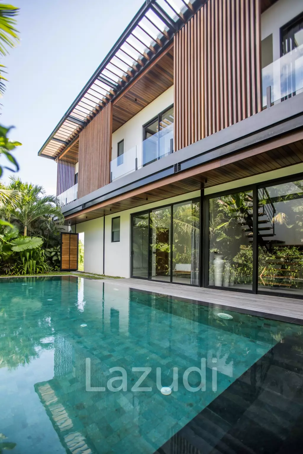 Stunning 5-Bedroom masterpiece 200m from the beach