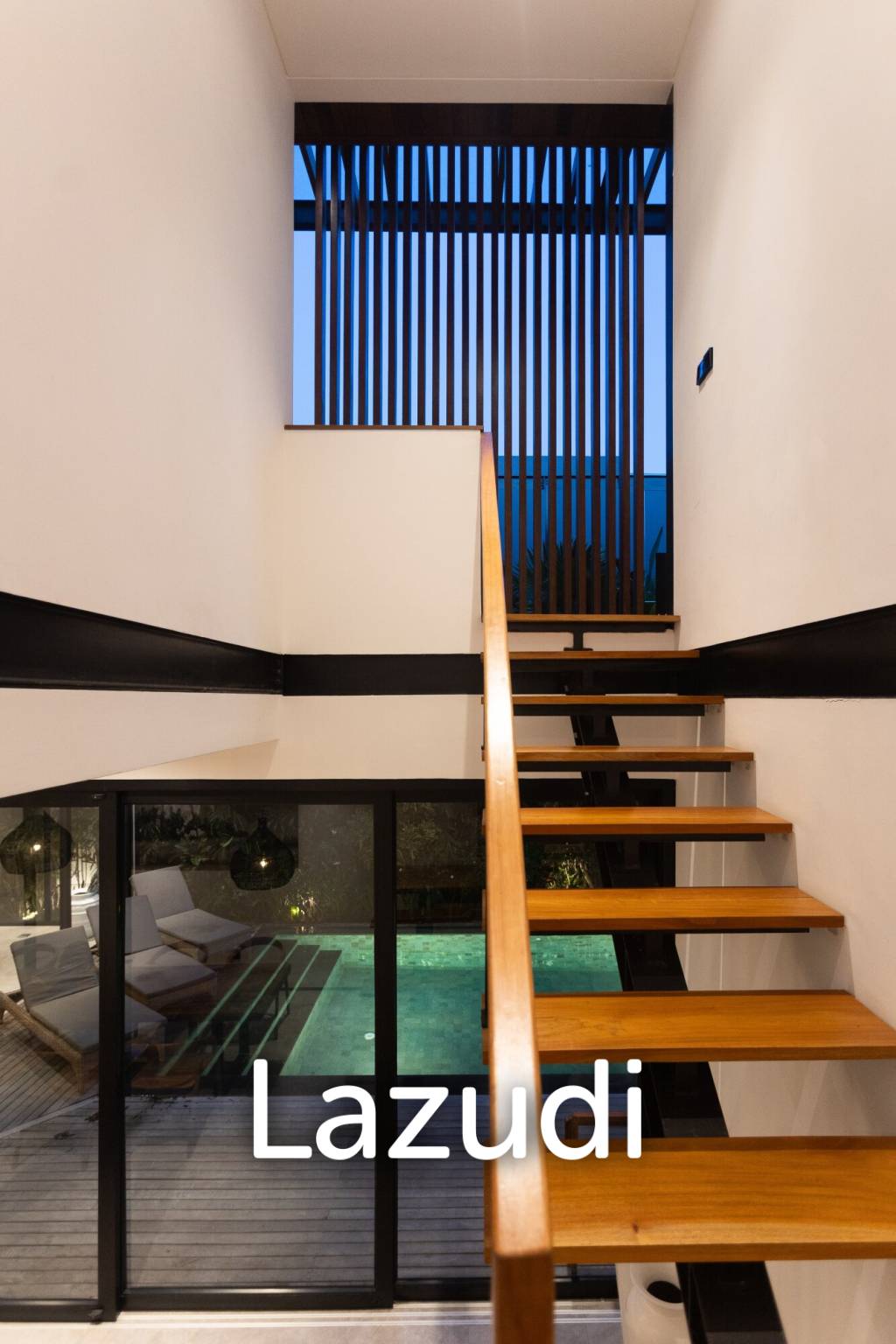 Stunning 5-Bedroom masterpiece 200m from the beach