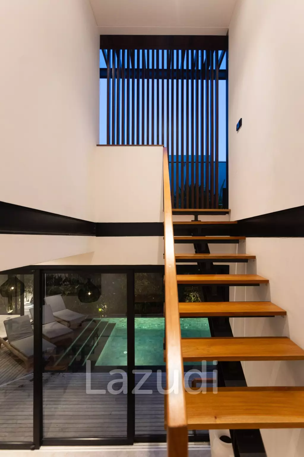 Stunning 5-Bedroom masterpiece 200m from the beach