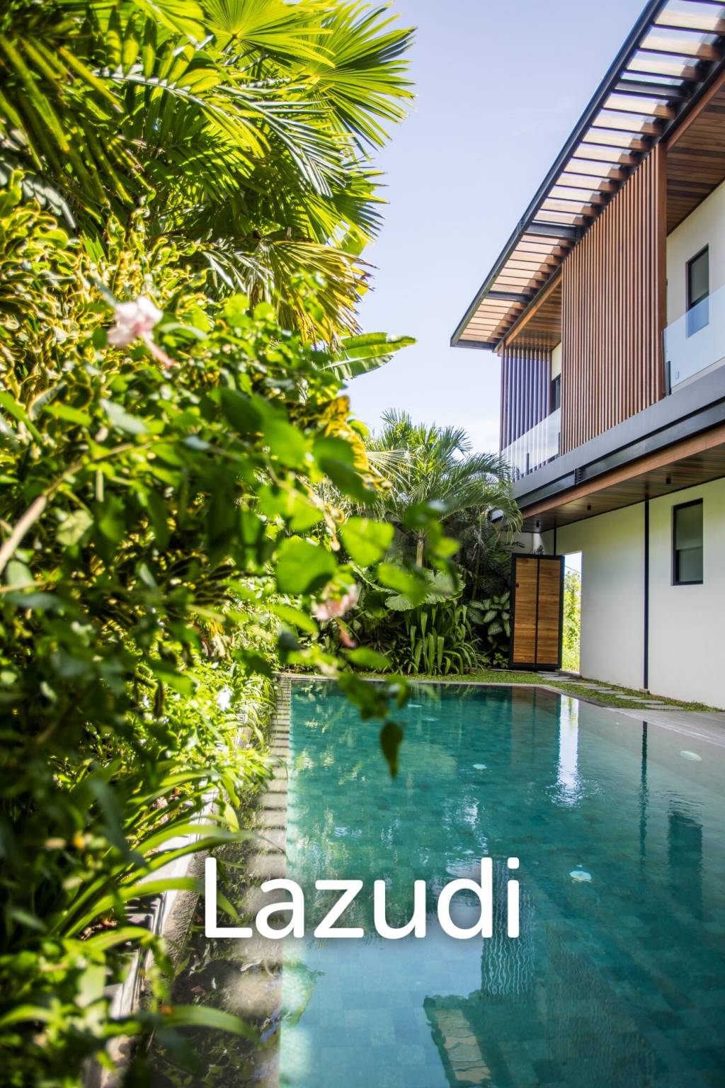 Stunning 5-Bedroom masterpiece 200m from the beach