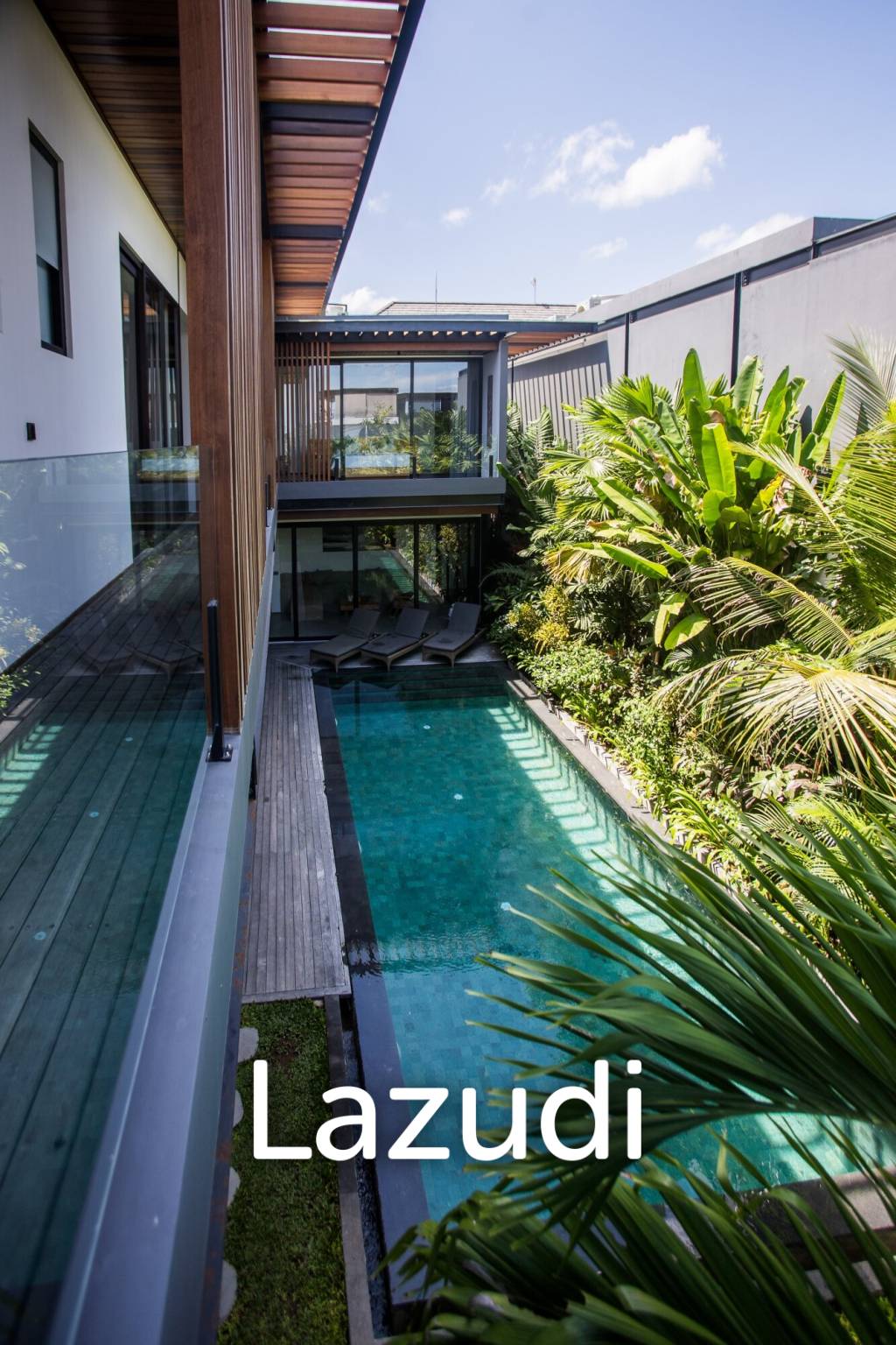 Stunning 5-Bedroom masterpiece 200m from the beach