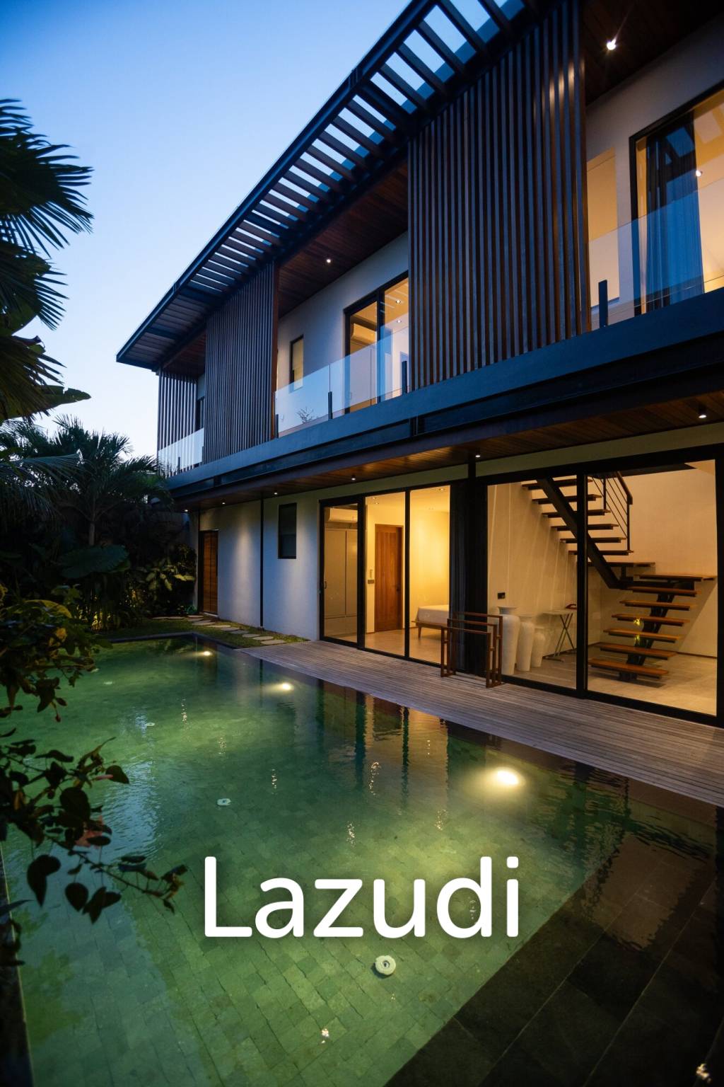 Stunning 5-Bedroom masterpiece 200m from the beach