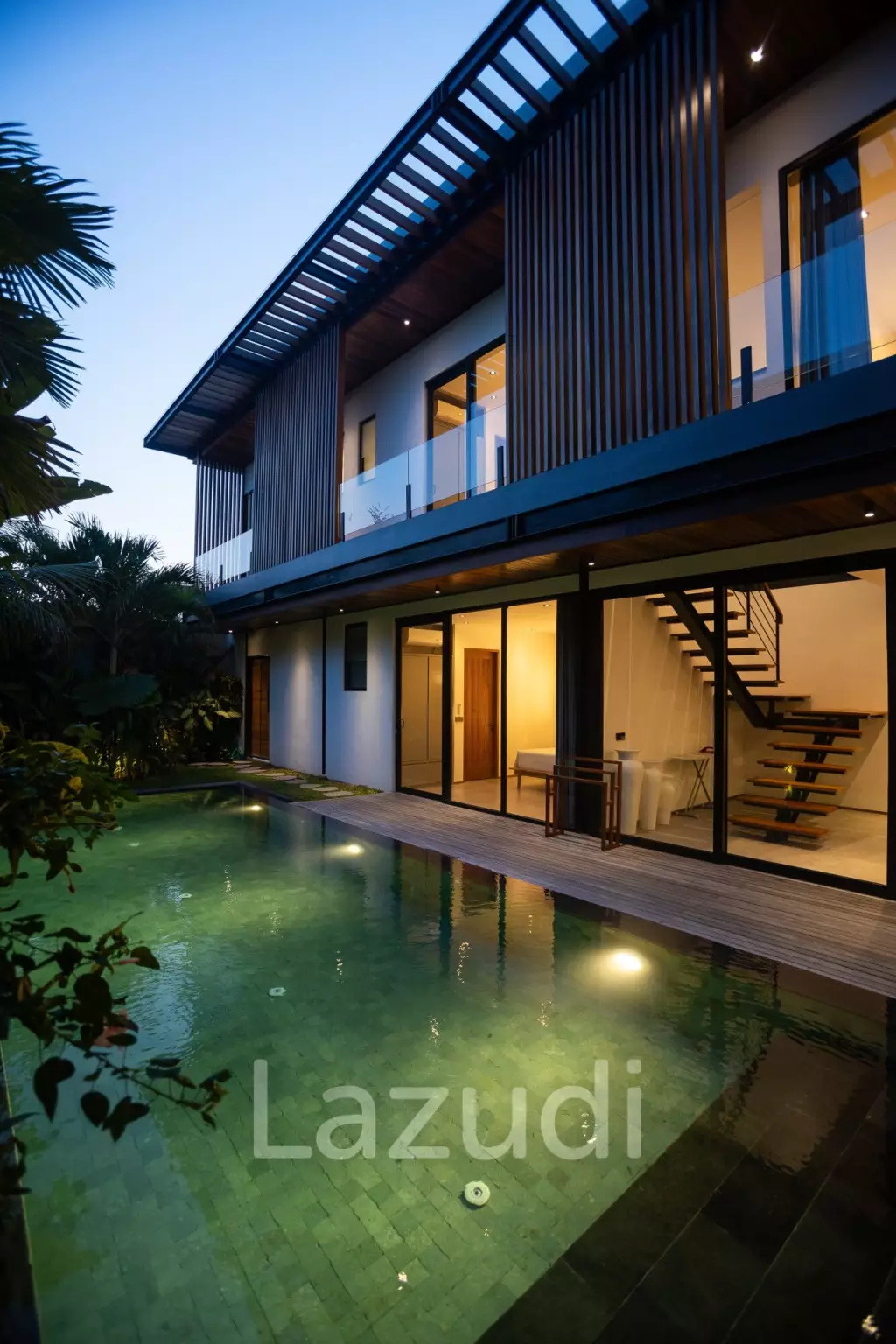 Stunning 5-Bedroom masterpiece 200m from the beach