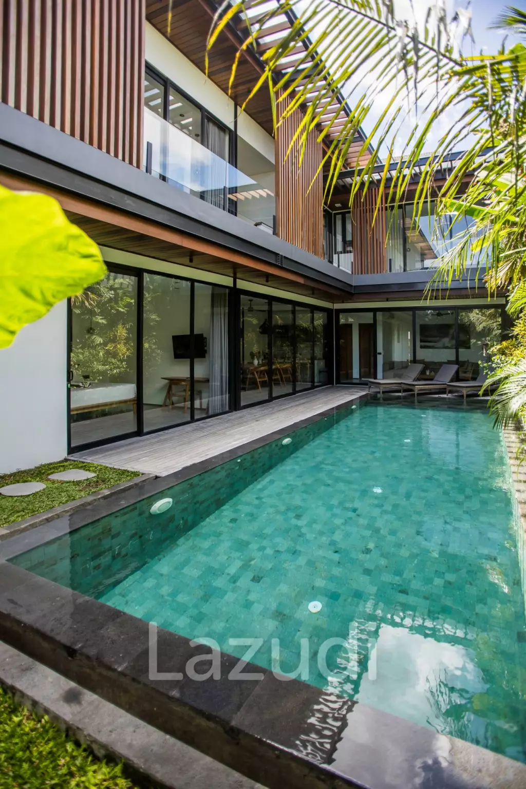 Stunning 5-Bedroom masterpiece 200m from the beach