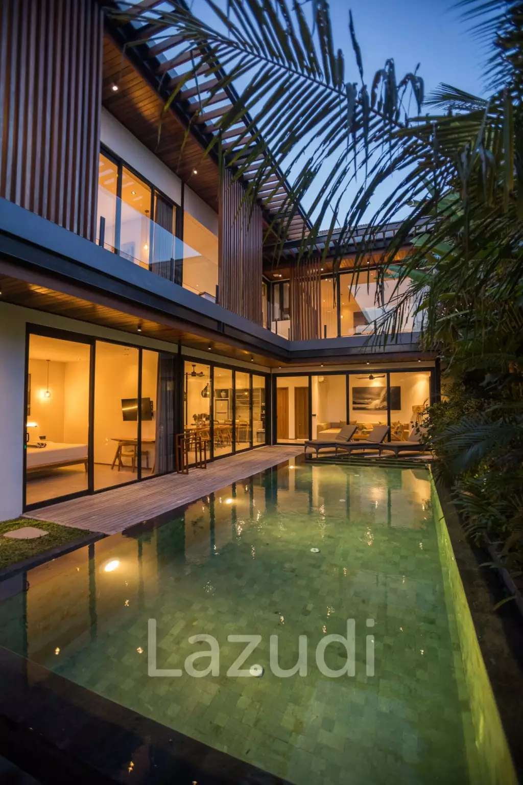 Stunning 5-Bedroom masterpiece 200m from the beach