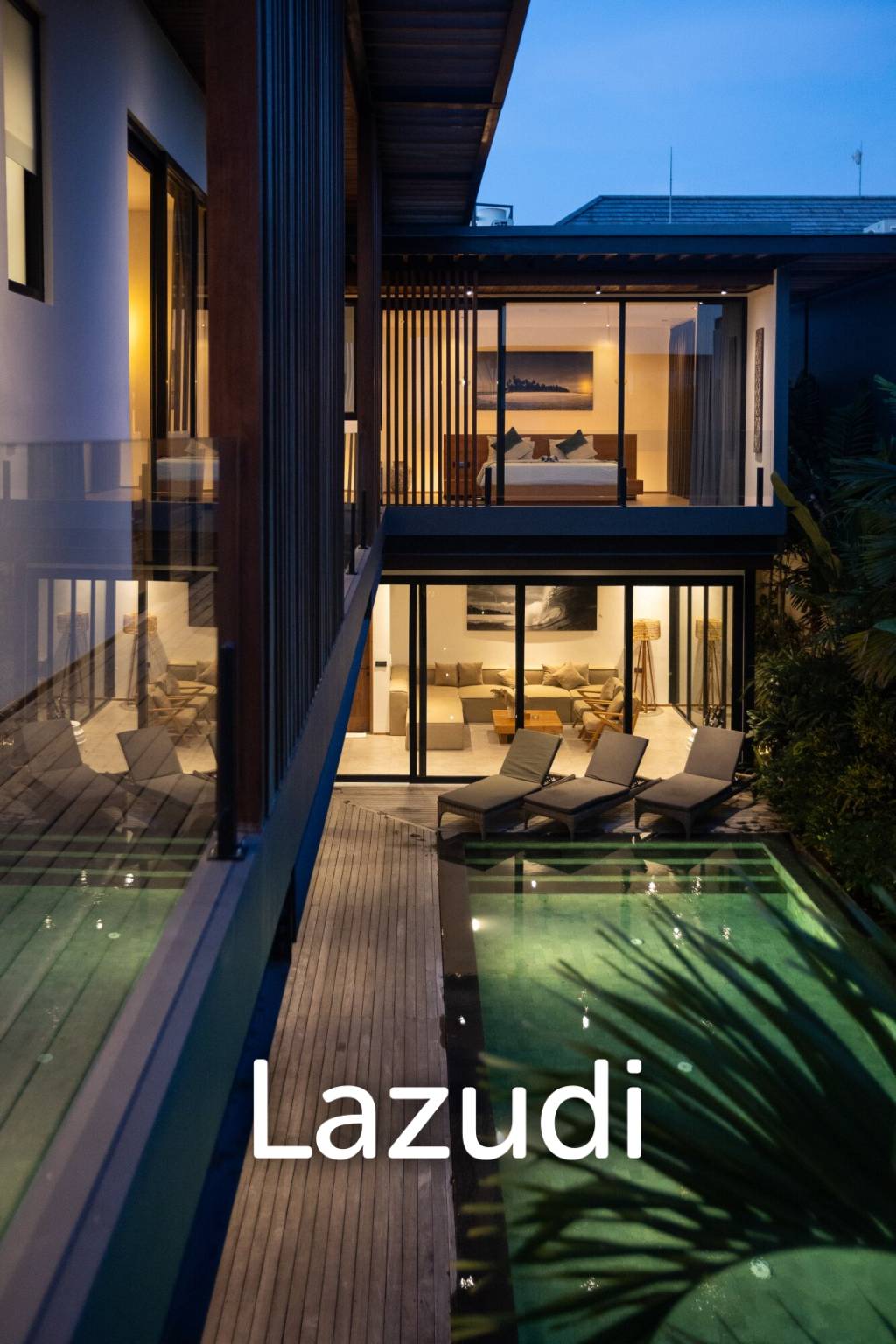 Stunning 5-Bedroom masterpiece 200m from the beach