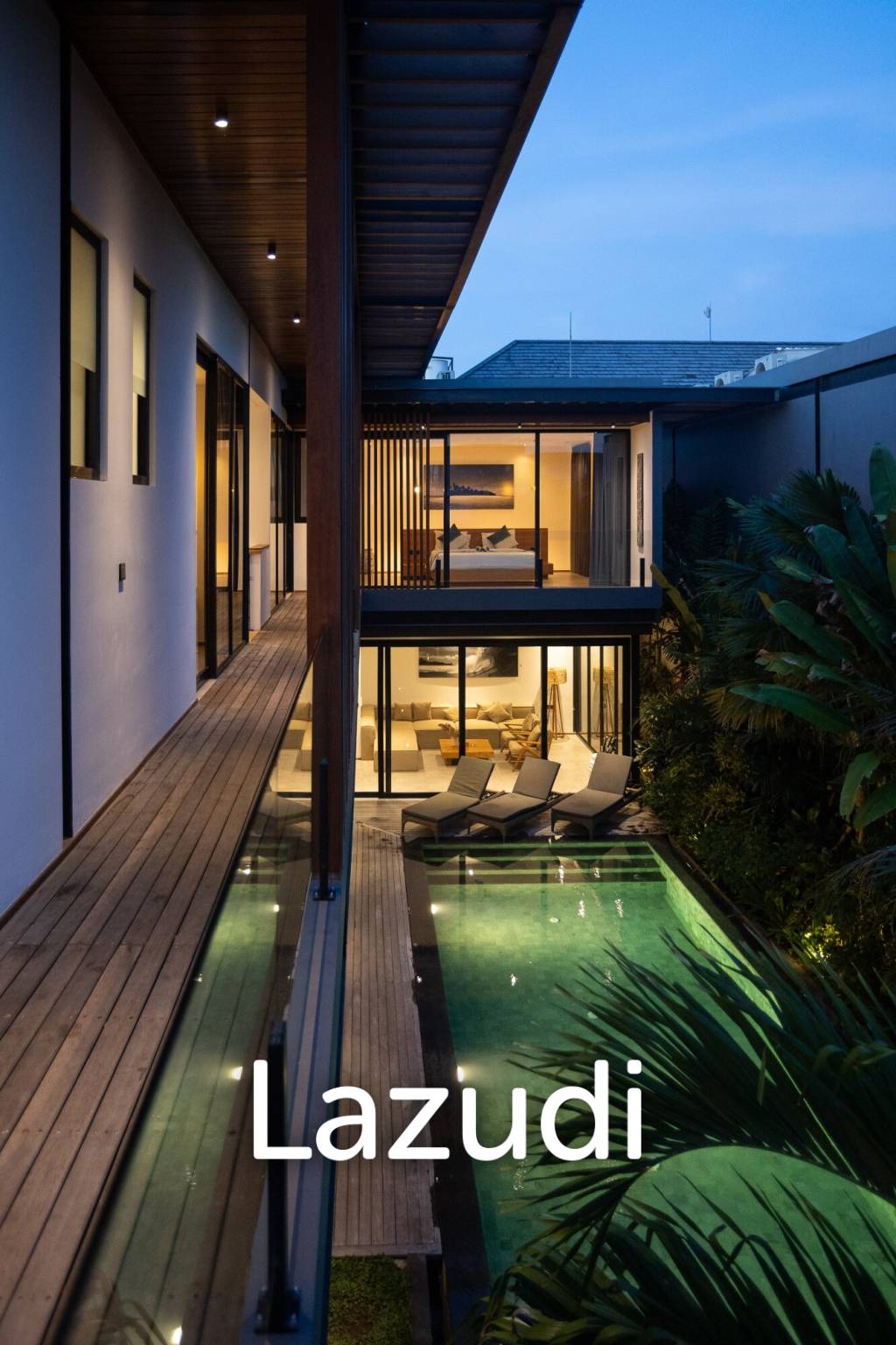 Stunning 5-Bedroom masterpiece 200m from the beach