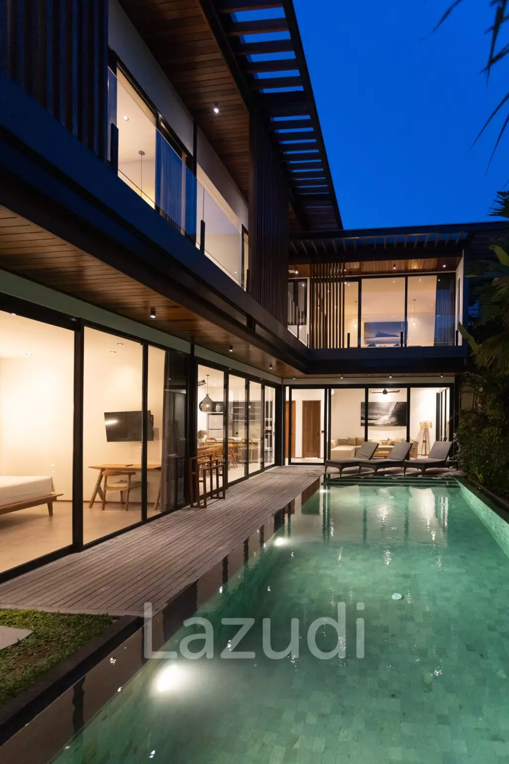Stunning 5-Bedroom masterpiece 200m from the beach