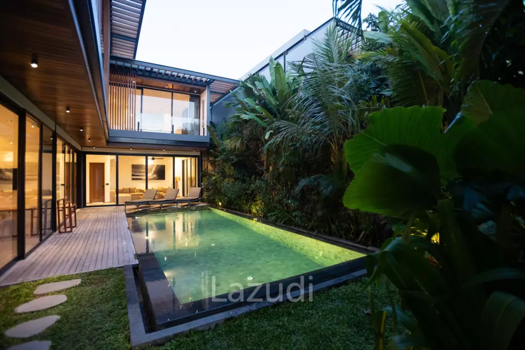 Stunning 5-Bedroom masterpiece 200m from the beach