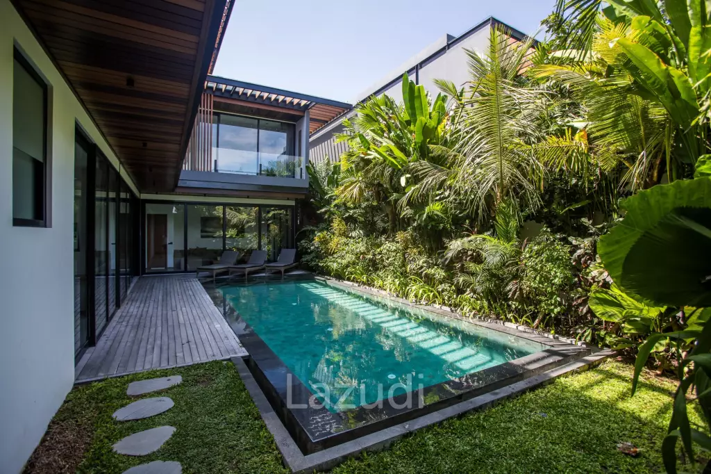Stunning 5-Bedroom masterpiece 200m from the beach