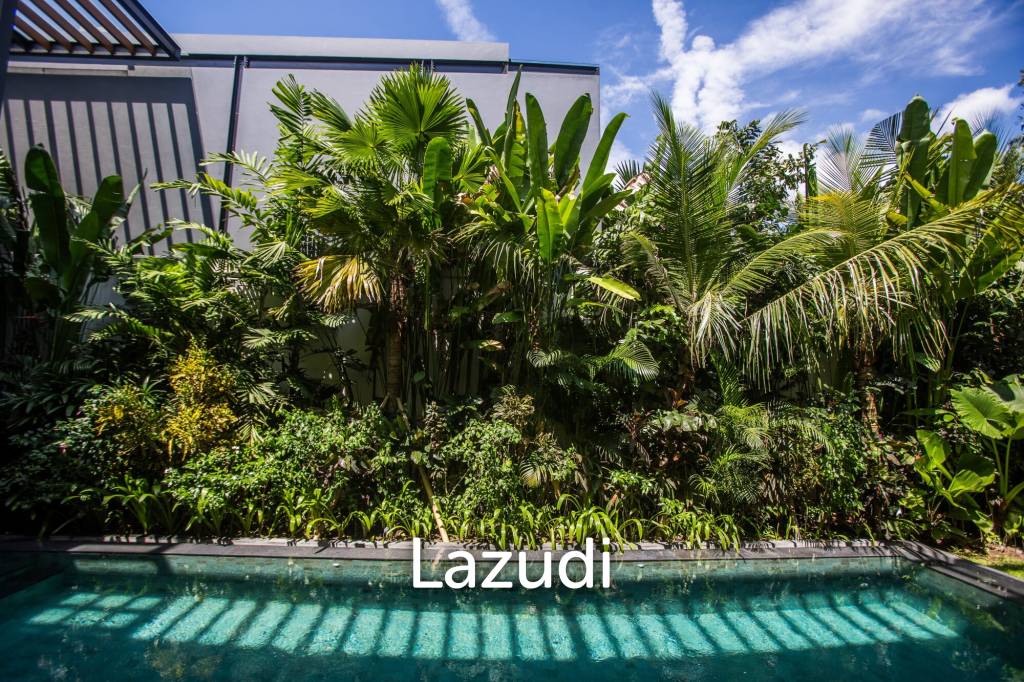 Stunning 5-Bedroom masterpiece 200m from the beach