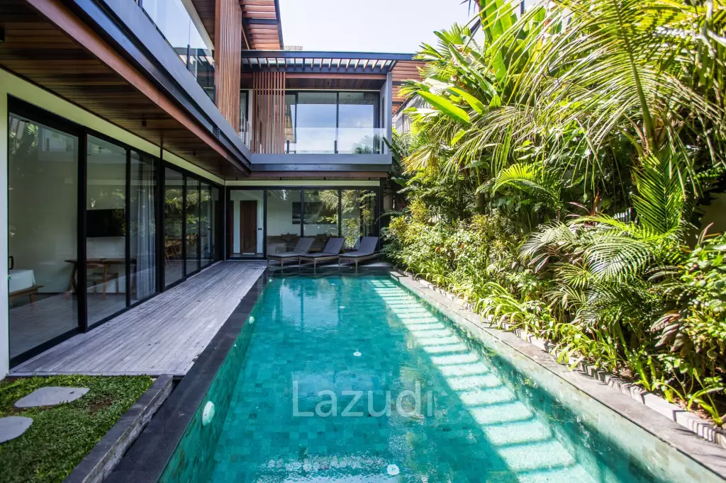 Stunning 5-Bedroom masterpiece 200m from the beach